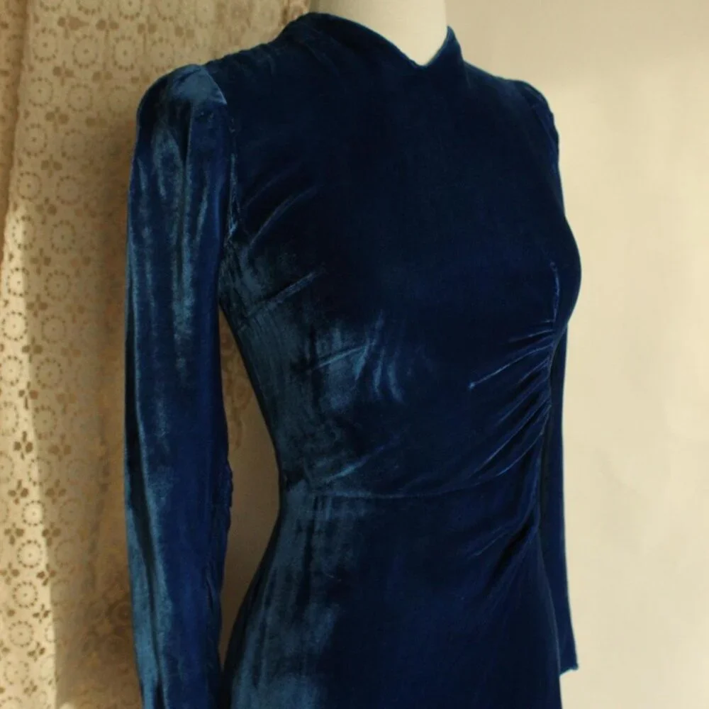 Vintage 1930s Dress, Royal Blue Silk Velvet with side Gathers - Picture 9 of 16
